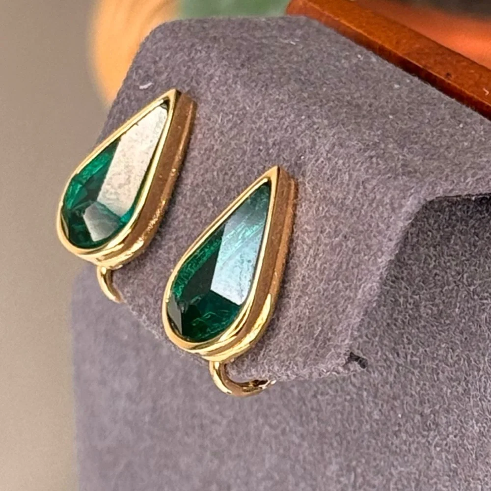 Vintage Givenchy Emerald Green Teardrop Clip-On Earrings Gold Tone Signed - Picture 2 of 7